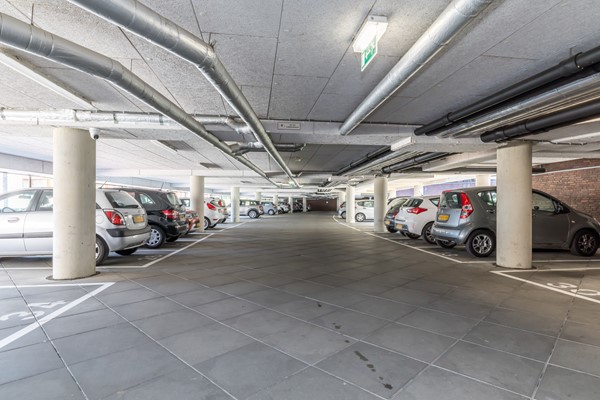 Foto - Te koop: In een fraai, modern wooncomplex "Heiderveste", midden in het hart van Heerlerheide, op loopafstand van een winkelcentrum; ligt dit ruime, luxe appartement op de 1e verdieping (2e woonlaag).